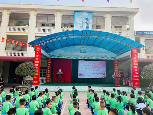 Phục vụ sân khấu meeting