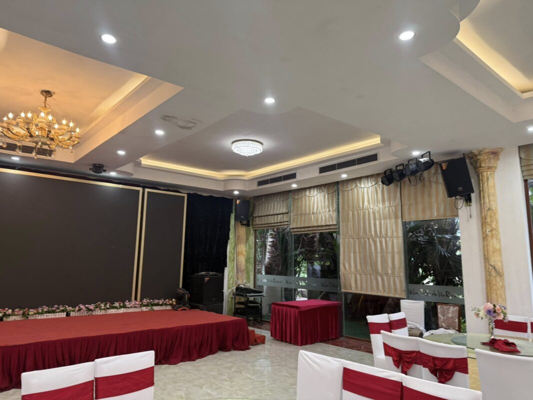 Loa full được treo tường kết hợp loa sân khấu âm thanh phủ đều