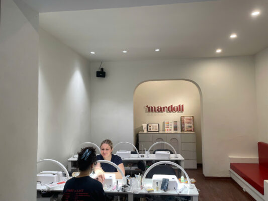 Loa treo tường 2 bên phủ đều âm thanh