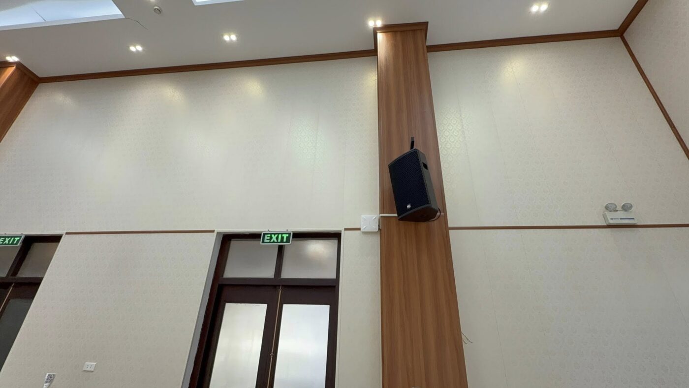 Giải pháp loa full treo tường cho phòng thuyết trình khoảng 70m2