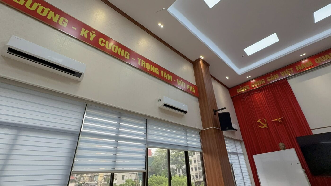 Loa full được treo chắc chăn âm thanh phủ đều 2 bên