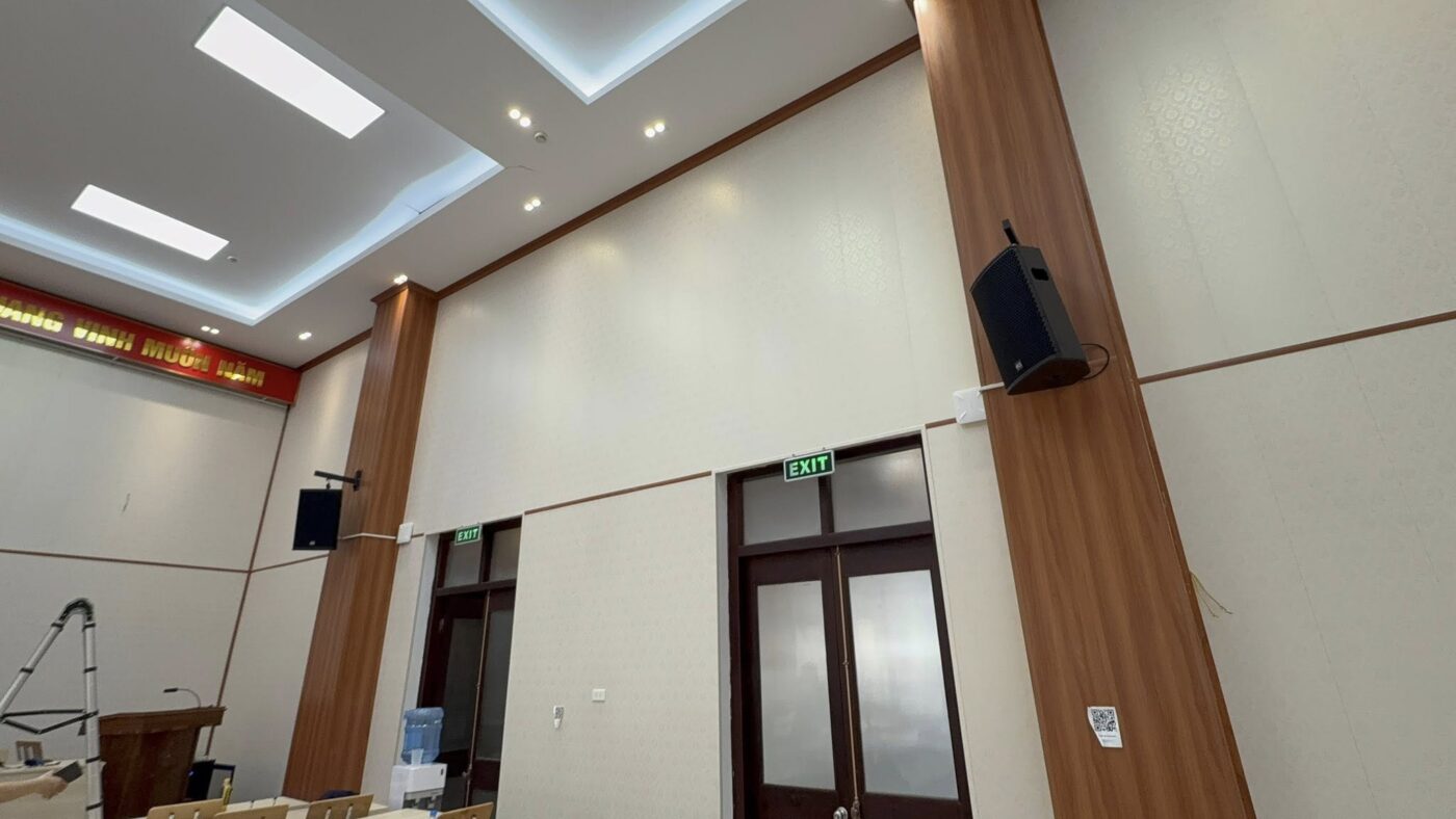 Loa full treo tường phủ kín 2 bên