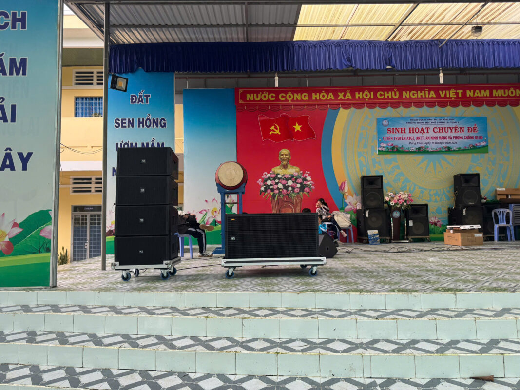 Nhu cầu âm thanh ổn định to rõ rãng ngoài sân trường