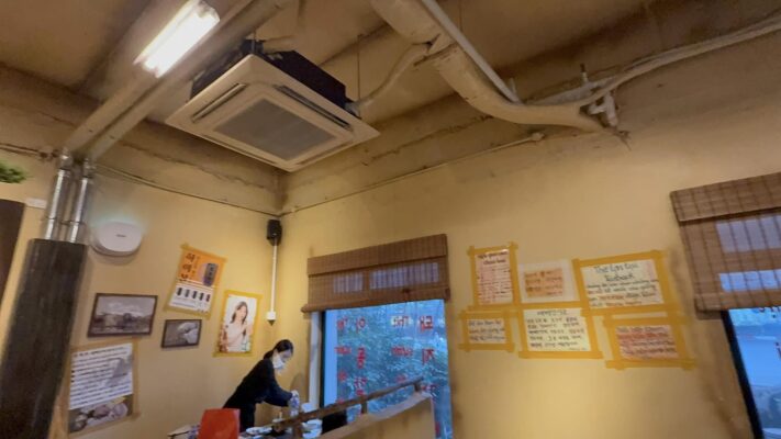 Loa treo tường được đặt đều ở mỗi không gian 