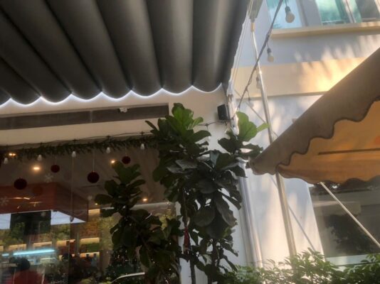 âm thanh treo tường bên ngoài không gian