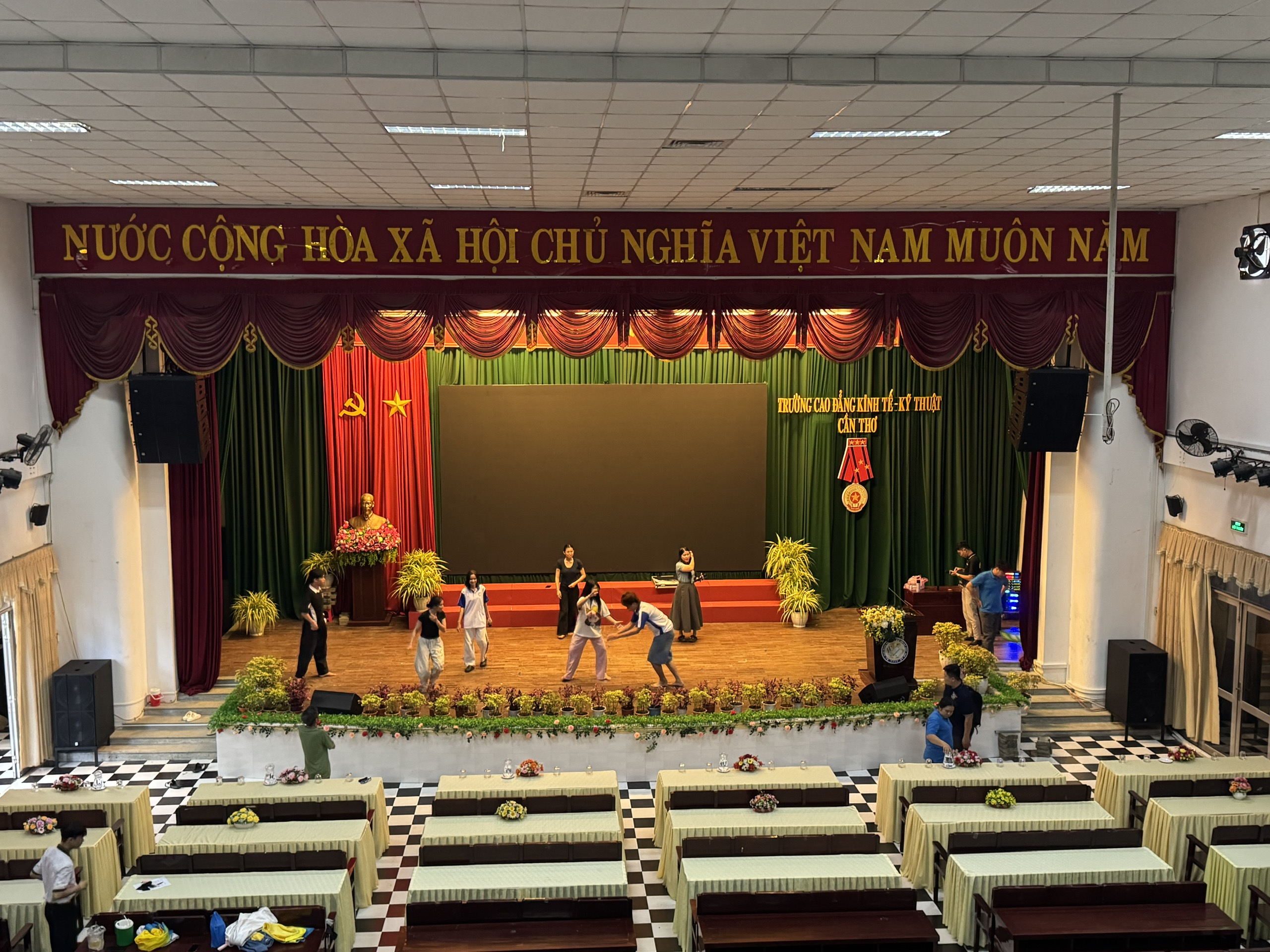 Dự án âm thanh hội trường Cao đẳng Kinh tế – Kỹ thuật Cần Thơ