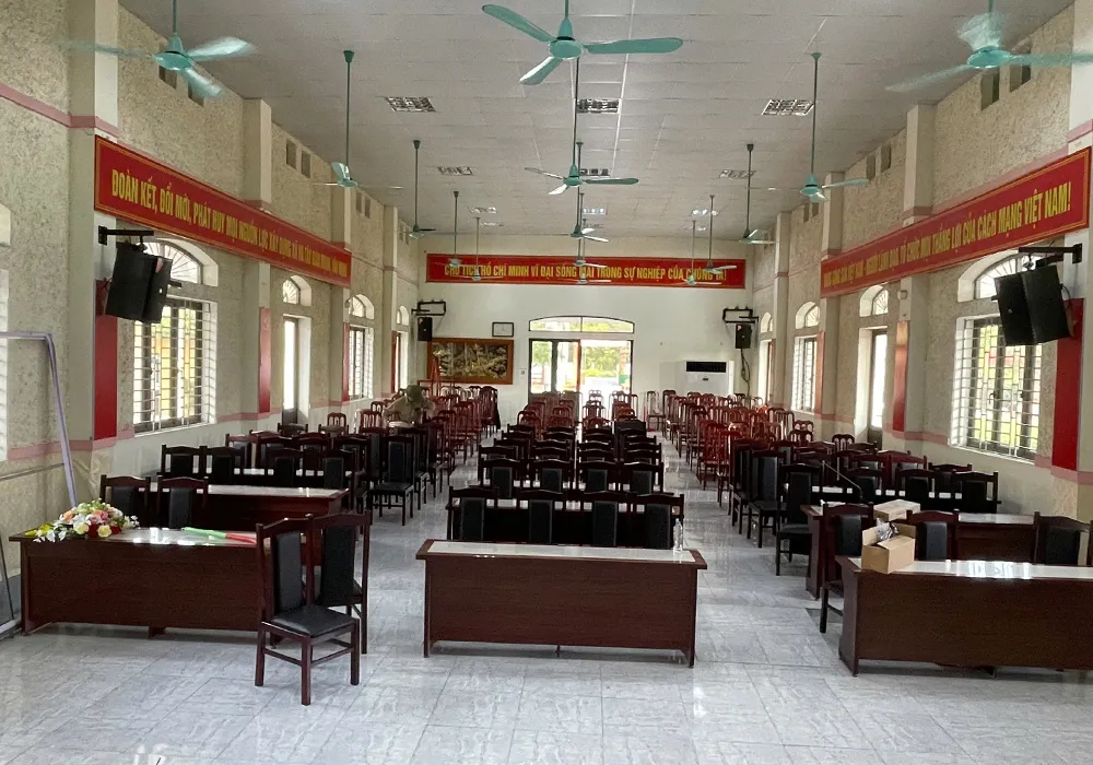 Hội trường với sức chưa khoảng 200 người