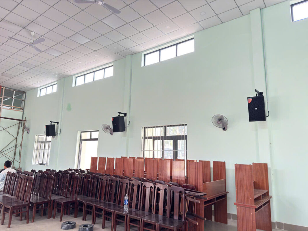 Loa full treo tường gọn gàng âm rõ nét
