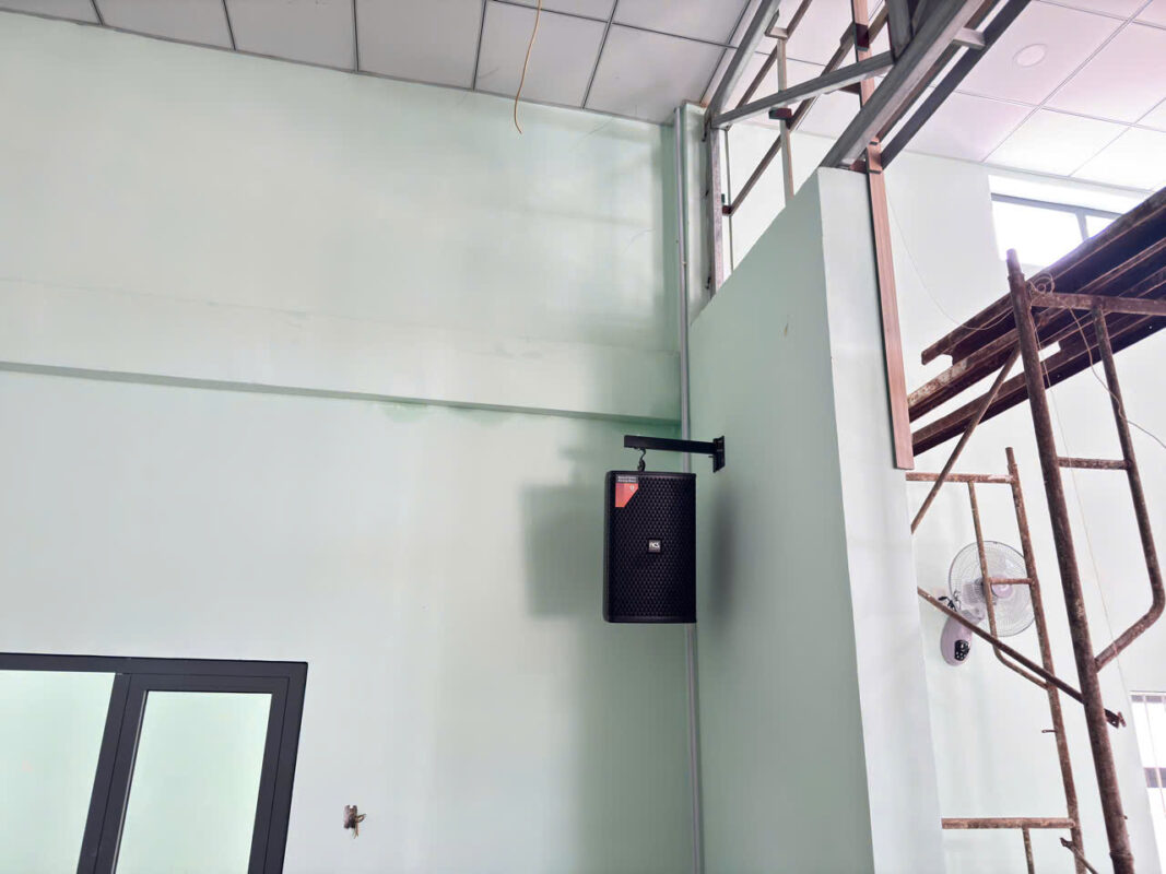 Hình ảnh loa treo tường chắc chắn