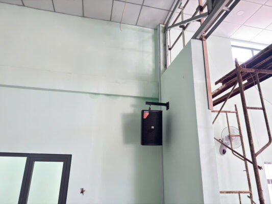 Hình ảnh loa treo tường chắc chắn