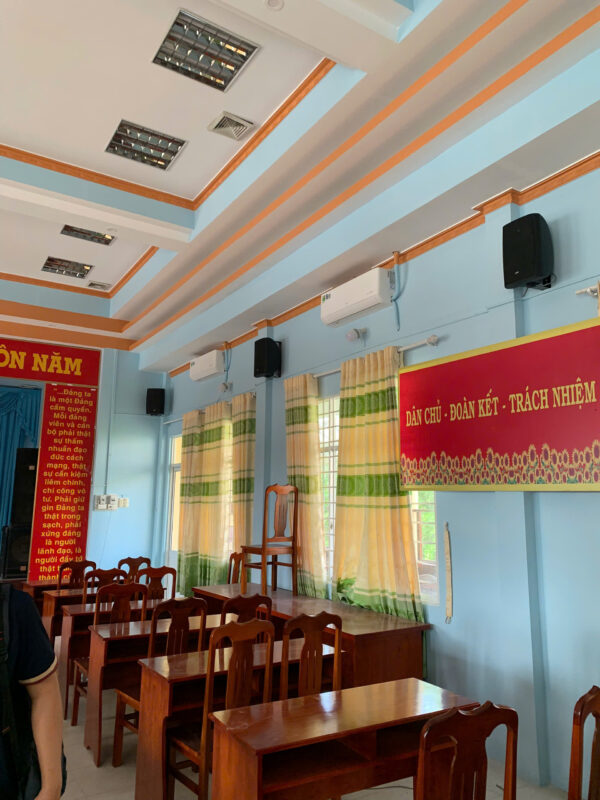 Thiết kê 6 loa treo tường chia đều cho 2 bên