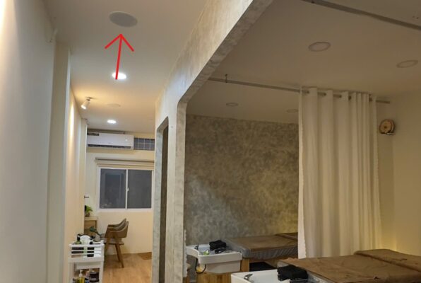 Đội ngũ kỹ thuật Sound Việt Audio thi công đi dây ngầm thẩm mỹ tại Spa Picare