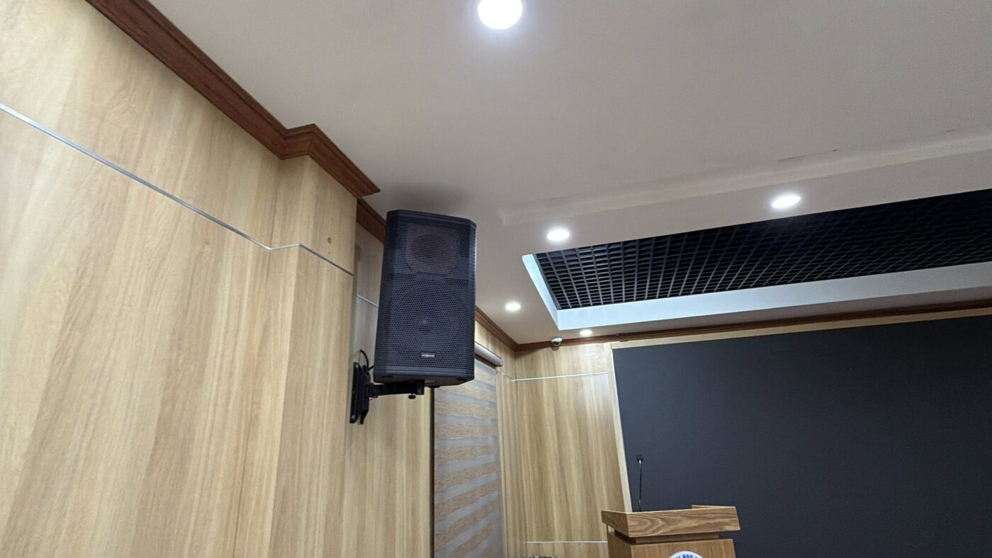 Loa full treo tường