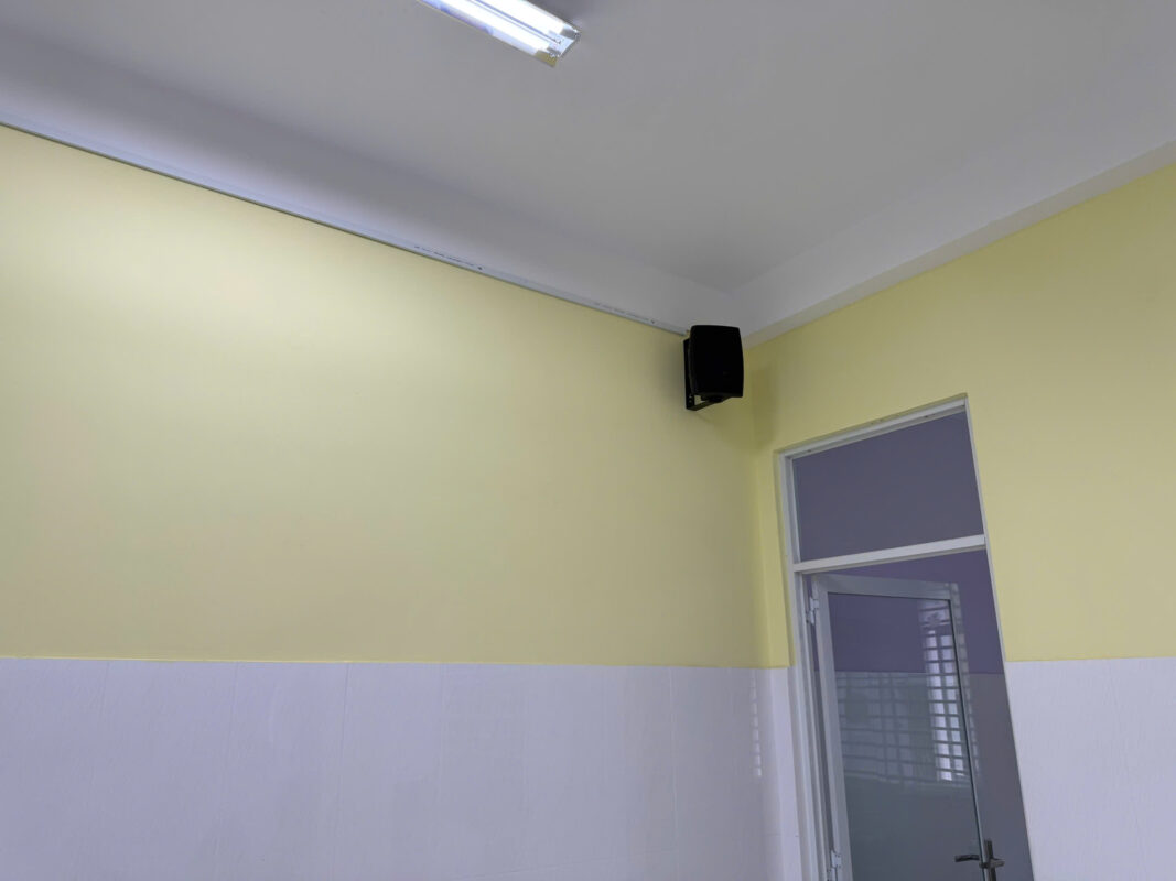 Loa treo tường cho phòng học