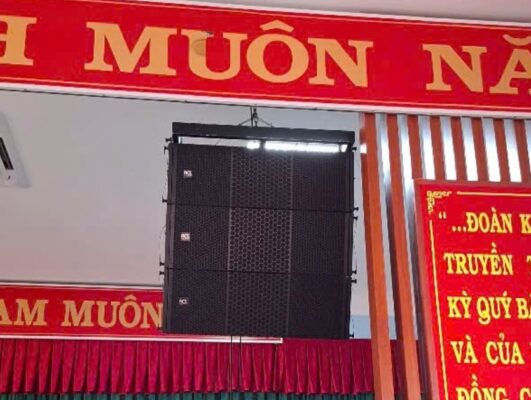 Hình ảnh loa array treo đều 2 bên