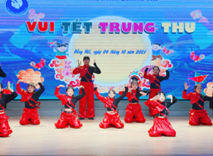 Văn nghệ quần chúng tại nhà văn hóa