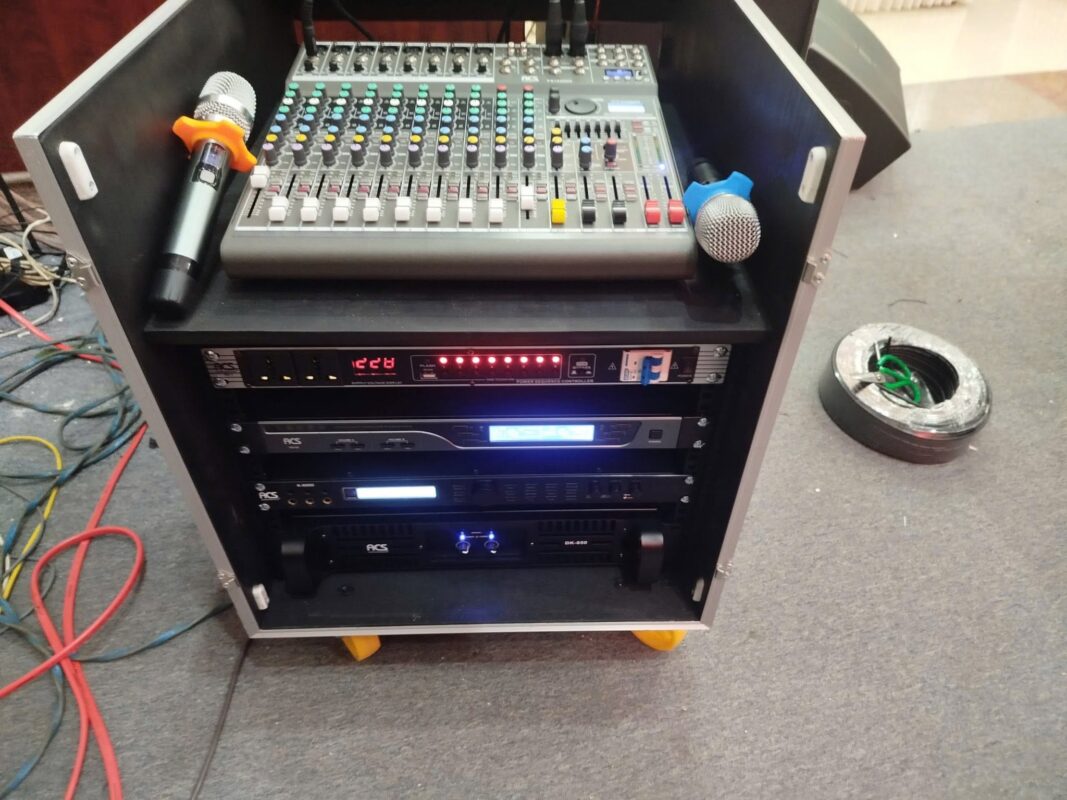 Tủ mixer, cục đẩy và bộ xử lý trung tâm
