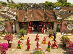 Lễ hội tổ chức tại nhà văn hóa