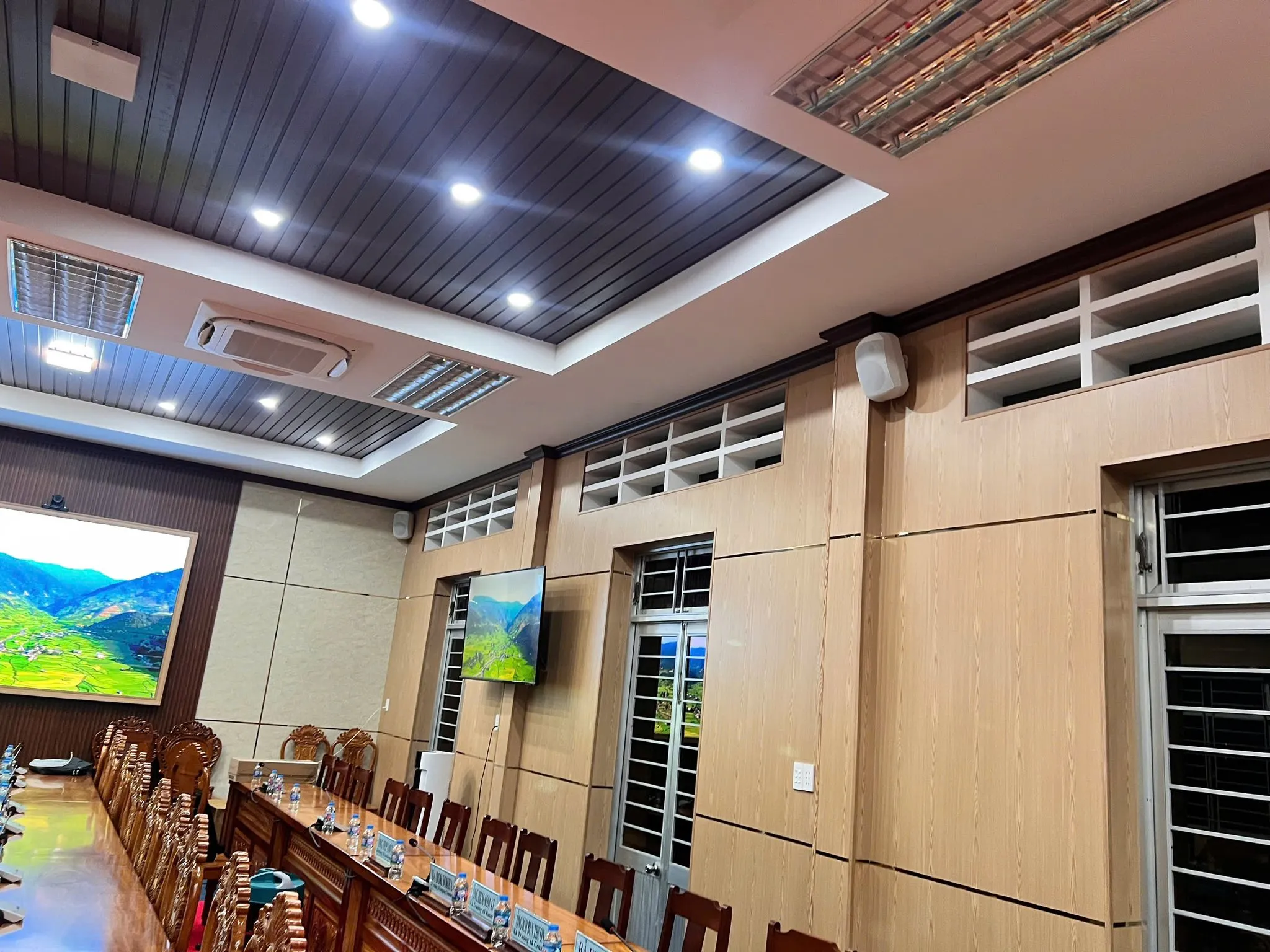 Loa treo tường họp cho xã Khánh Hưng