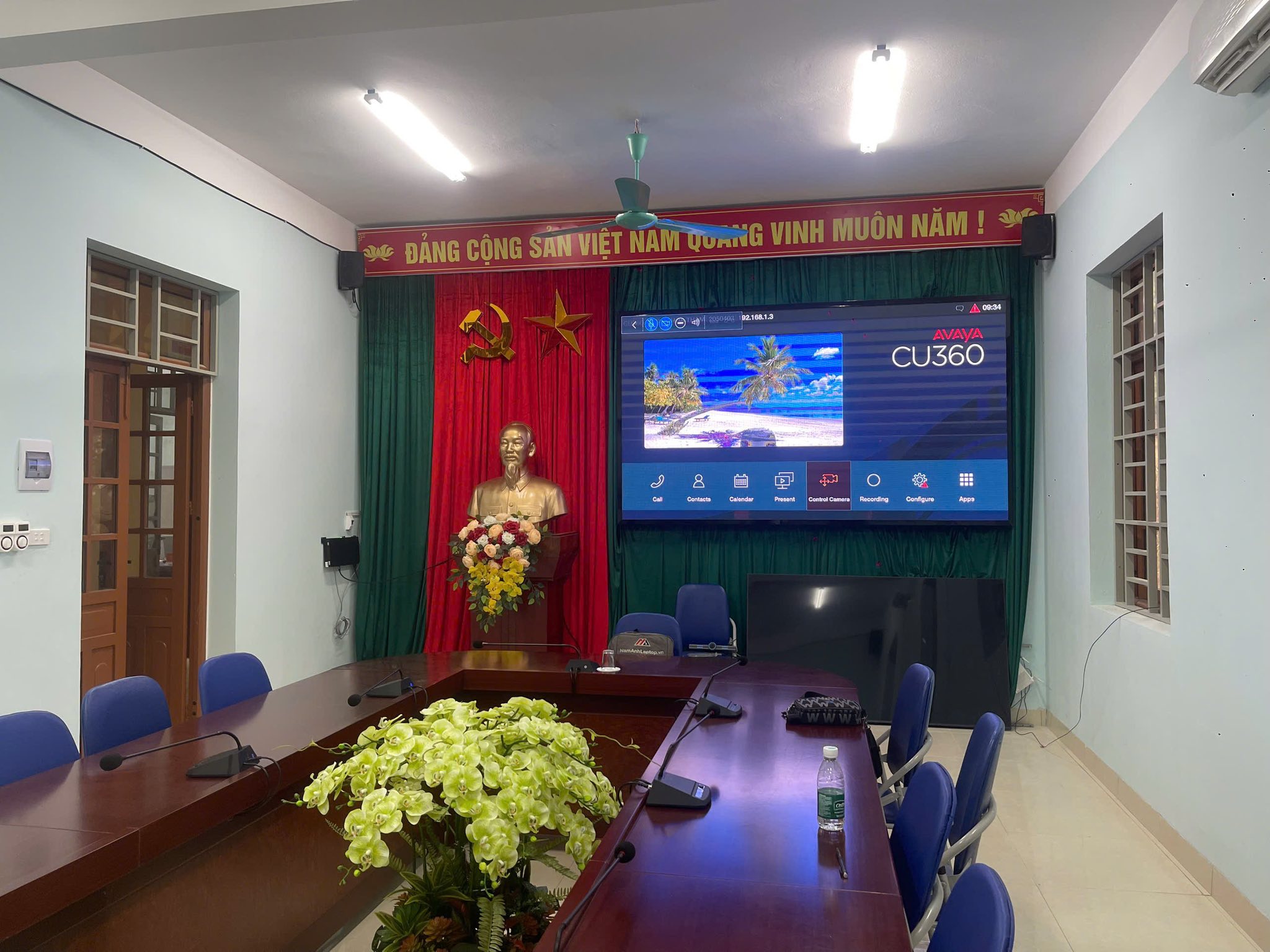Kết hợp tivi cho họp trực tuyến