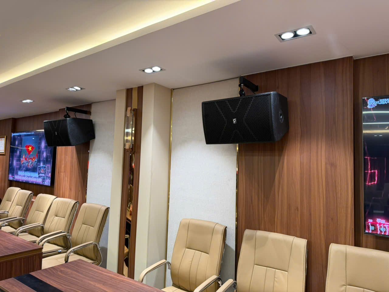 Hệ thống loa full treo tường cho hội trường